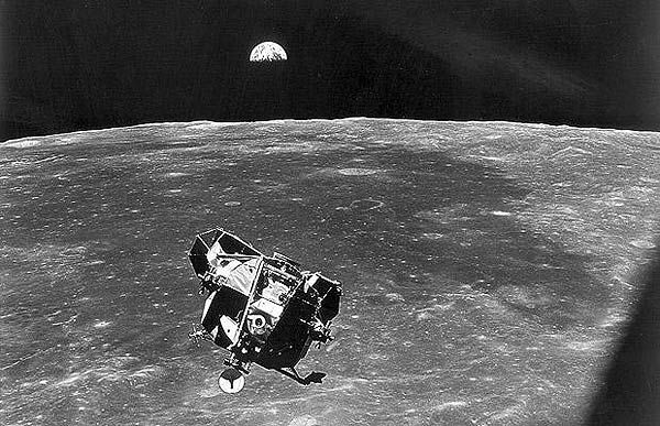 Влияние Луны, базы пришельцев, обман, связанный с путешествием человека на Луну / 55 04