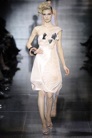 При нажатии появляется картинка большего размера