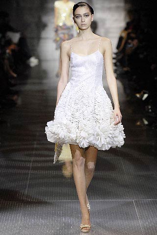 При нажатии появляется картинка большего размера