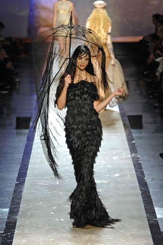 При нажатии появляется картинка большего размера