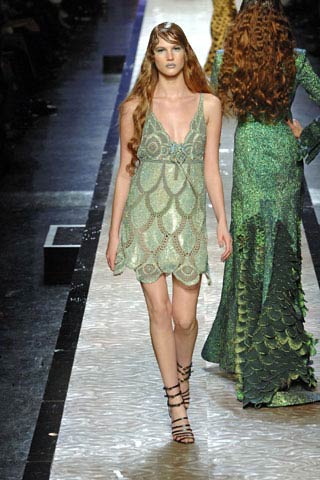 При нажатии появляется картинка большего размера