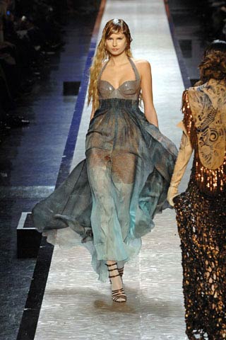 При нажатии появляется картинка большего размера