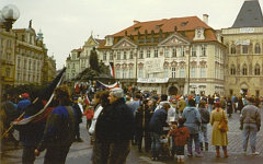 Демонстранты на Староместской площади в Праге, 1989 г. Фото с сайта wikipedia.or