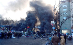 Февральские беспорядки в центре Киева. Фото пользователя Твиттера @silyakov