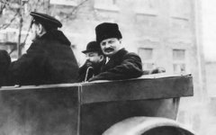 Наркомвоенмор Лев Троцкий зимой 1918\1919 в Петрограде. Фото с сайта wikipedia.org