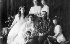 Царская семья в 1913 году. Фото с сайта ru.wikipedia.org
