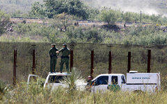 http://ic1.static.km.ru/sites/default/files/imagecache/240x150/img/news/2012/10/6/1003-Border-patrol-agent-Shooting_full_600.jpg