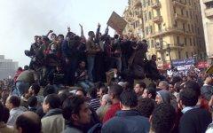 Демонстранты на площади Тахрир в Каире. Фото Ramy Raoof с сайта wikipedia.org