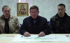 Анатолий Визир (в центре). Сто-кадр с видео в YouTube