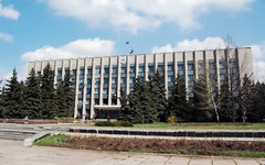 Здание Алчевского городского совета. Фото пользователя Tw1npeaks с сайта panoram