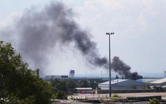 Дым над аэропортом Донецка. Фото пользователя Twitter @anti_maydan