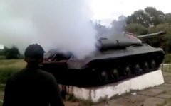 Советский танк ИС-3 в Константиновке. Стоп-кадр с видео в YouTube