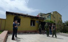 Вход на территорию взятой ополченцами погранчасти под Луганском © РИА Новости, Евгений Биятов Вход в здание погранслужбы под Луганском © РИА Новости, Евгений Биятов