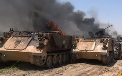 Горящие танки иракских военных. Фото пользователя Twitter @Alanbar News