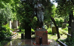 Памятник Зое Космодемьянской на Новодевичьем кладбище. Фото с сайта ru.wikipedia.org Стартовали съемки художественного фильма о Зое Космодемьянской