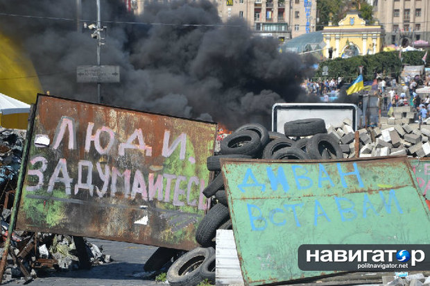 На Майдане снова жгут шины и бросают коктейли Молотова - Страница 2 Kiev-maidan-0708-1.jpg_0