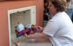 Спасут ли «беби-боксы» от вала убийств новорожденных? Спасут ли «беби-боксы» от вала убийств новорожденных?