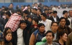 Как Медведев собирается выдворить из России 5 миллионов нелегалов? Как Медведев собирается выдворить из России 5 миллионов нелегалов?