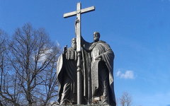 Памятник Кириллу и Мефодию в Москве. Фото C.caramba2010 с сайта wikipedia.org Памятник Кириллу и Мефодию в Москве. Фото C.caramba2010 с сайта wikipedia.org