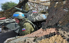 Российский миротворец на блокпосту, расположенном на въезде в город Бендеры © РИА Новости, Сергей Кузнецов