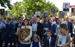 Наталья Поклонская (в белом мундире) на шествии «Бессмертный полк». Фото с официального сайта прокуратуры Крыма
