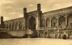 Коканд. Вход во дворец Худояр хана. Фото SzederLaci с сайта wikimedia.org