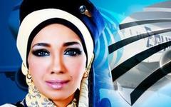 Стюардесса Egypt Air в хиджабе. Фото с сайта quotidiendutourisme.com