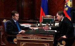 Медведев и Сурков; фото с сайта пресс-службы президента Медведев и Сурков; фото с сайта пресс-службы президента