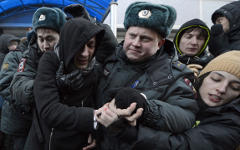 Акция ЛГБТ у здания Госдумы © РИА Новости, Максим Блинов Акция ЛГБТ у здания Госдумы © РИА Новости, Максим Блинов