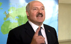 Александр Лукашенко. Стоп-кадр с видео в YouTube Александр Лукашенко. Стоп-кадр с видео в YouTube
