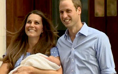 Кейт Миддлтон и принц Уильям с сыном. Фото пользователя Твиттер @BritishMonarchy Кейт Миддлтон и принц Уильям с сыном. Фото пользователя Твиттер @BritishMonarchy