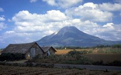 Гора Синабунг. Фото с сайта wikimedia.org Гора Синабунг. Фото с сайта wikimedia.org