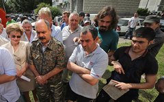 Трудовые мигранты и жители района © KM.RU, Алексей Белкин Трудовые мигранты и жители района © KM.RU, Алексей Белкин
