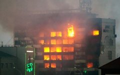 Горящий Дом печати во время КТО. Фото с сайта nac.gov.ru Горящий Дом печати во время КТО. Фото с сайта nac.gov.ru