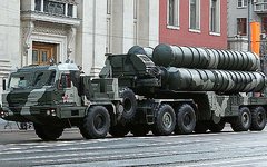 Система С-400 «Триумф». Фото с сайта wikimedia.org Система С-400 «Триумф». Фото с сайта wikimedia.org