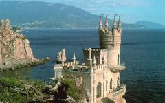 Ласточкино гнездо, Крым. Фото с сайта tourprom.ru Ласточкино гнездо, Крым. Фото с сайта tourprom.ru