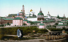 Вид на Троице-Сергиеву Лавру в 1890-е годы. Фото с сайта wikimedia.org Вид на Троице-Сергиеву Лавру в 1890-е годы. Фото с сайта wikimedia.org