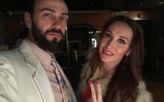 Промо-фото с площадки сериала из соцсетей актера Брянский актер сыграл мафиози в испанском телесериале