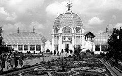 © Главное архивное управление города Москвы Павильон «Цветоводство». Автор Н. Грановский. Май 1958 года
