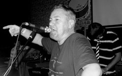 Александр Кутинов. Фото из ВКонтакте Скончался создатель регги-панк группы «Мамбо Джа» Александр Кутинов