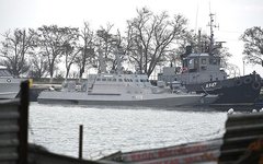 Удерживаемые корабли на рейде в Керчи. Фото с сайта glava.rk.gov.ru Корабли Украины