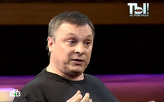 Андрей Разин. Сттоп-кадр с видео Брату Кокорина предложили сттать солистом "Ласкового мая"