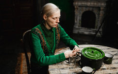 Кадр из фильма «Дылда» с сайта kino-teatr.ru Фильм «Дылда» о послевоенном Ленинраде победил на фестивале «Зеркало»
