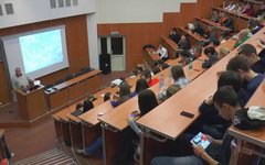 Скриншот с YouTube Научная конференция