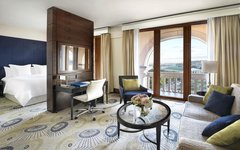 Фото с сайта booking.com Four Seasons Hotel Moscow